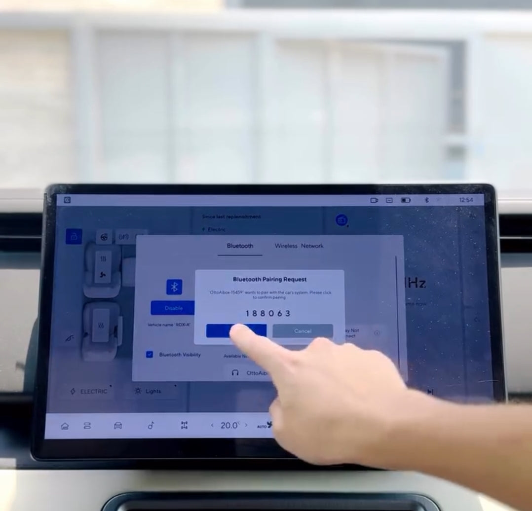 LuxOn wireless CarPlay system enhancing seamless in-car connectivity and convenience